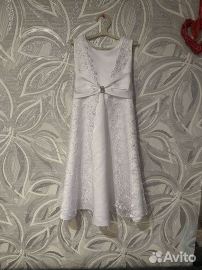 Нарядное белое платье для девочки