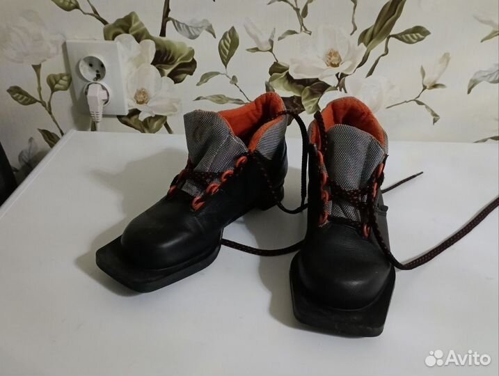 Лыжные ботинки