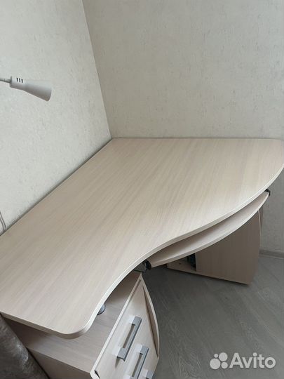 Угловой письменный стол