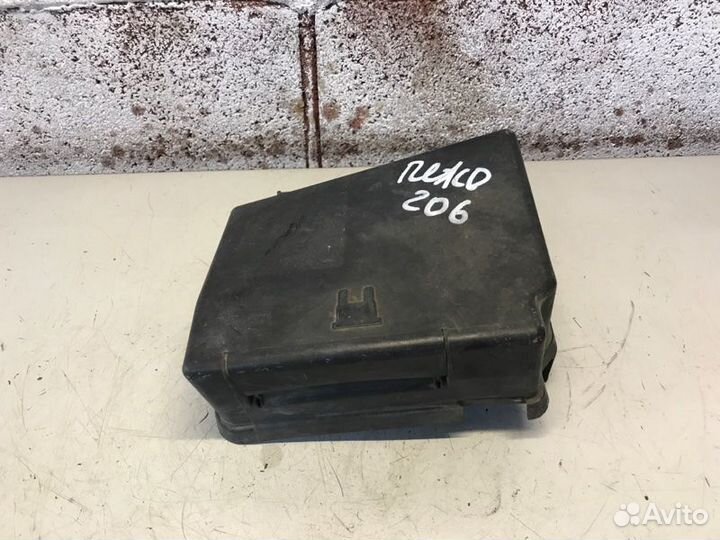 Крышка блока предохранителей Peugeot 206 хетчбек