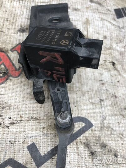 Датчик высоты дорожного просвета Mercedes S W220