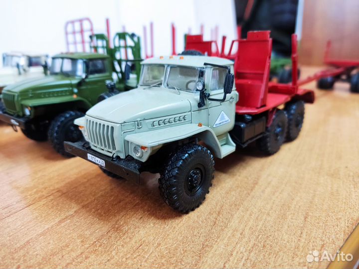 Модели 1/43 Урал лесовоз