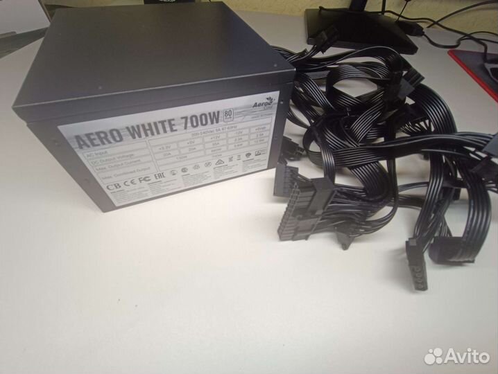 Блок питание на 700w AeroCool