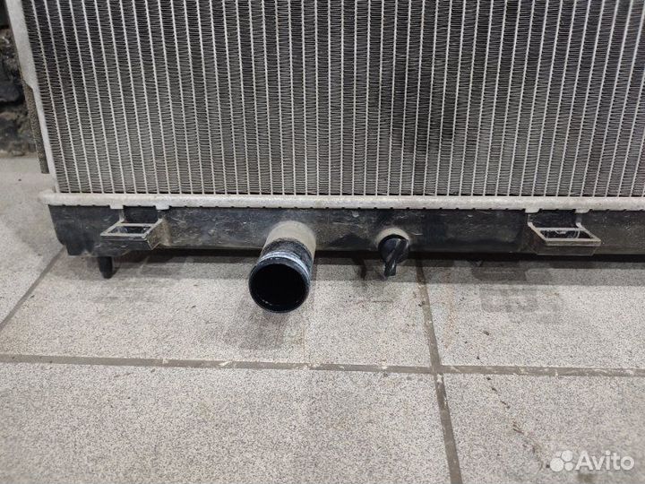 Радиатор охлаждения двигателя передний Mitsubishi