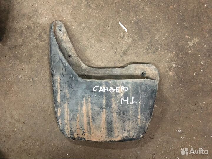 Renault sandero брызговик