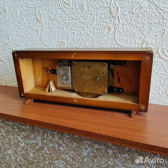 Часы механические настольные Янтарь. СССР