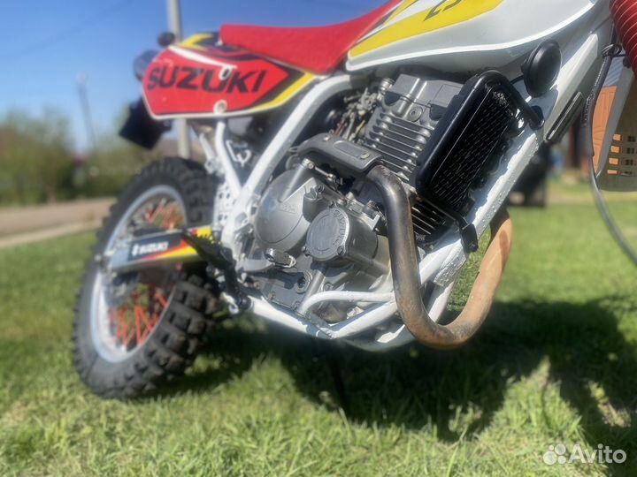 Suzuki DR250R