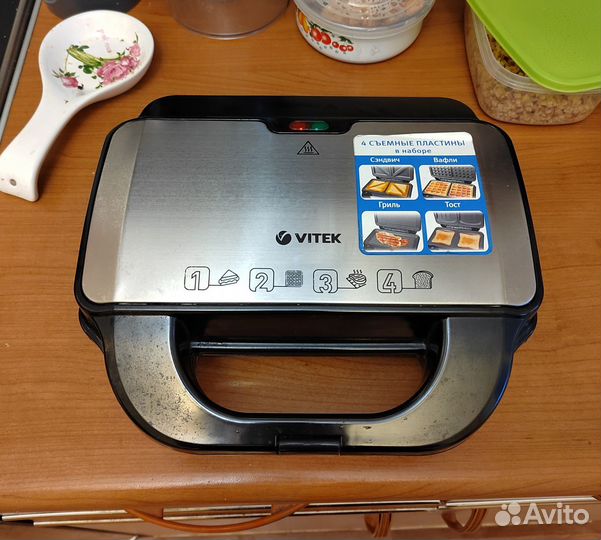 Вафельница vitek-VT1592 ST