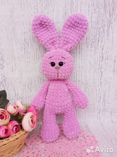 Вязаная игрушка зайка