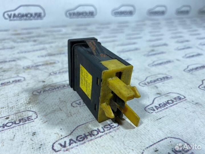 Кнопка противотуманки Audi A4 B5 8D2 1.6 ADP