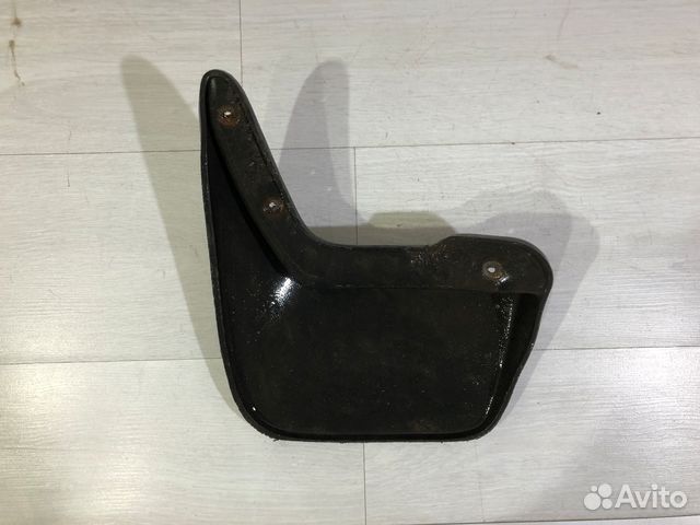 Брызговик задний правый renault sandero 1 1.6 мт