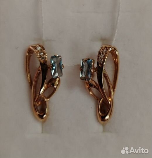 Серьги с синтетическим камнем Золото