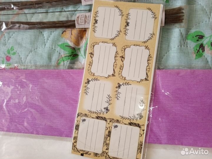 Крепированная бумага и проволока флористическая