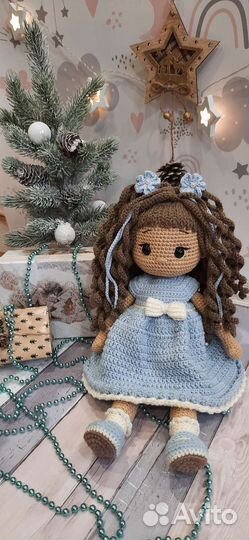 Вязаная кукла ручной работы