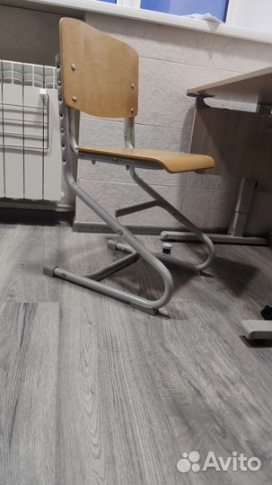 Детский письменный стол и стул