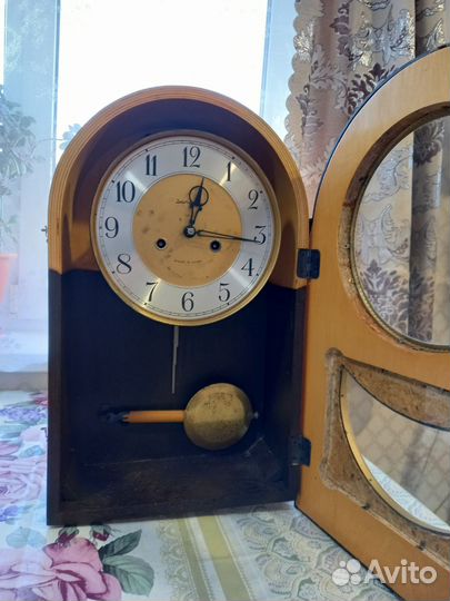 Часы настенные с маятником и боем