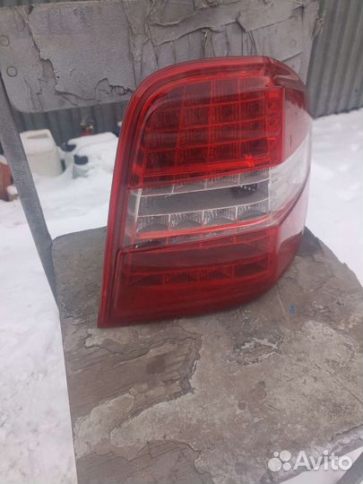 Фонарь правый Mercedes Benz ML350 W164