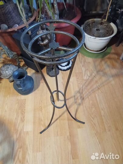 Стойка для цветов напольная