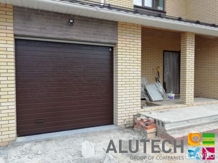 Секционные ворота для гаража alutech