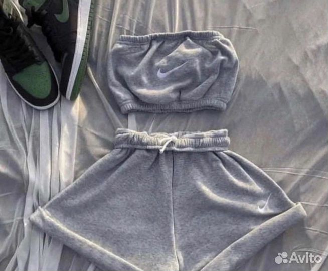 Спортивный женский костюм nike