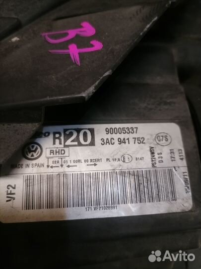 Фара ксенон правая Volkswagen Passat B7