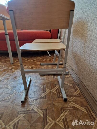 Детский стол и 2 стула