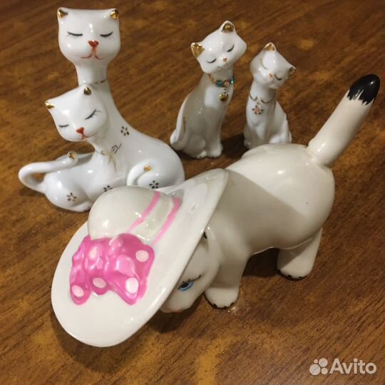 Статуэтка фарфор кошки