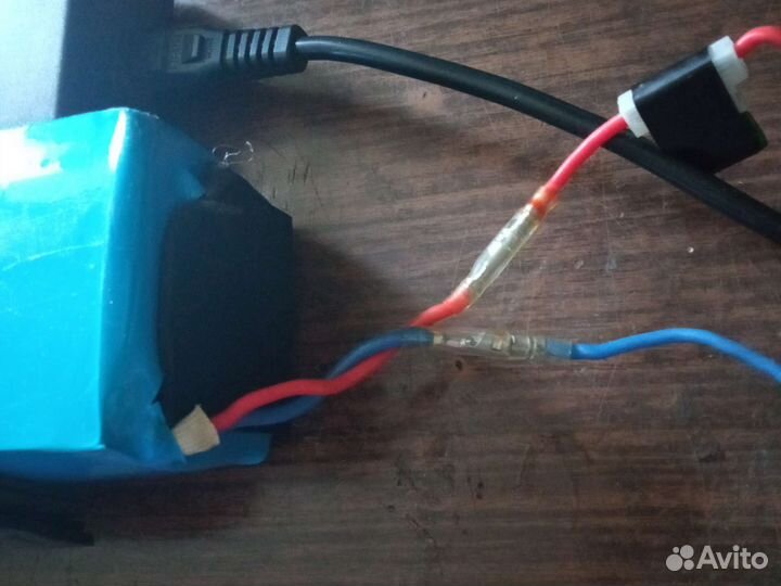 Аккумуляторная батарея с зарядкой