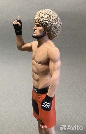 Статуэтка Хабиба Нурмагомедова