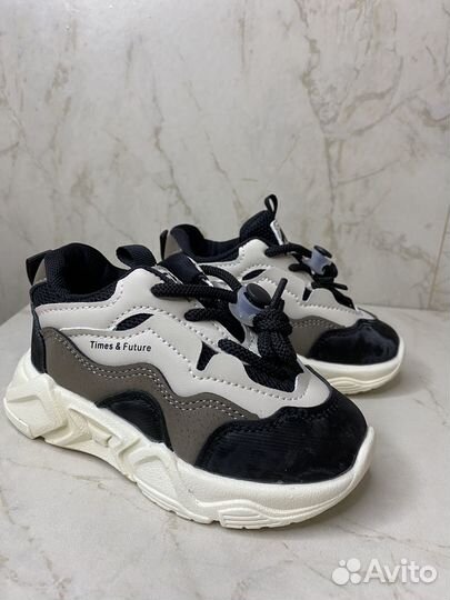 Кроссовки для девочки