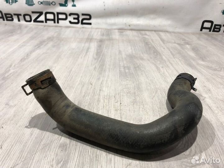 Патрубок радиатора нижний Mitsubishi Lancer 9 4G18