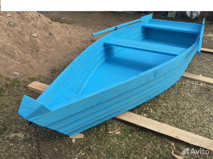 Лодка деревянная