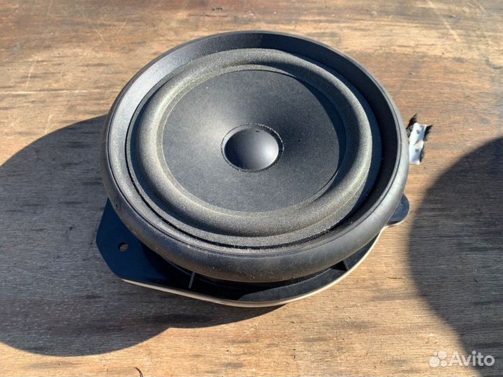 Динамик двери передней правой Audi A4 B6 8E0035411