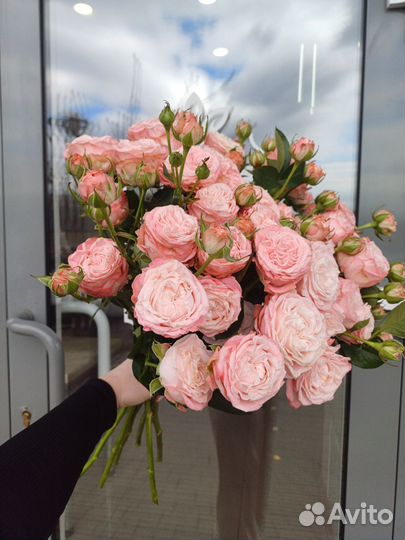Букет из кустовых роз