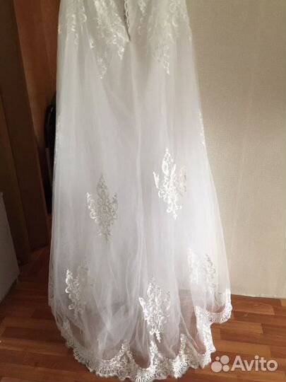 Свадебное платье со шлейфом