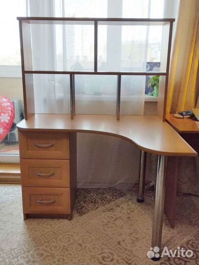 Угловой письменный стол