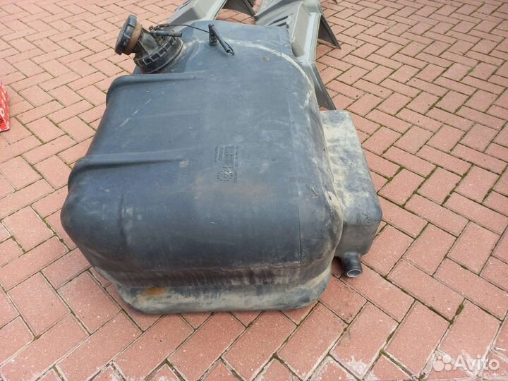 Топливный бак mercedes 1218