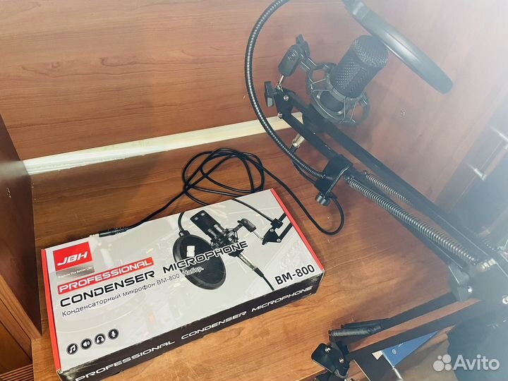 Студийный микрофон