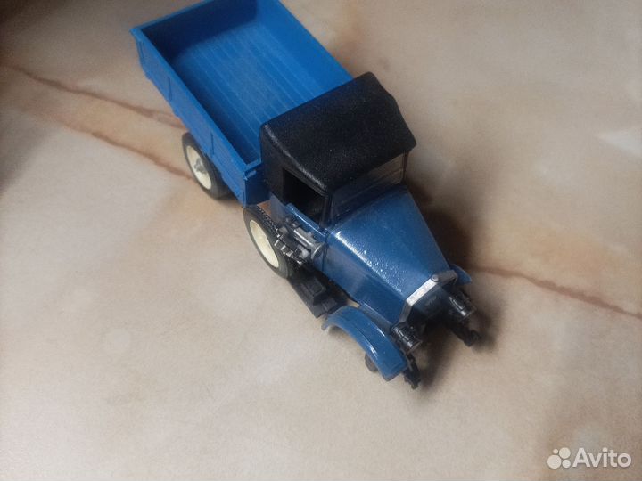 Модель автомобилей металл