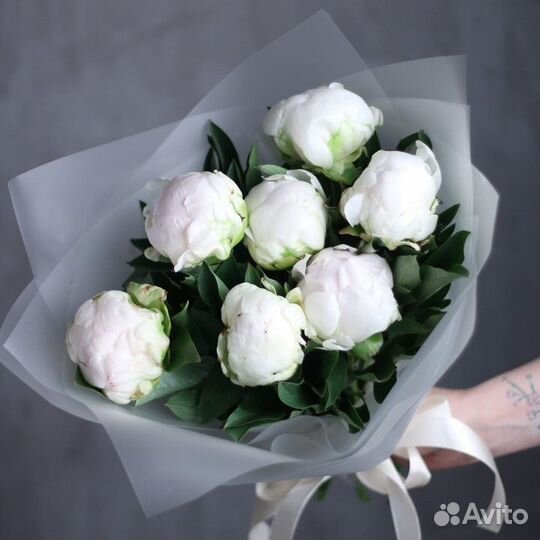 Букет из 7 пионов