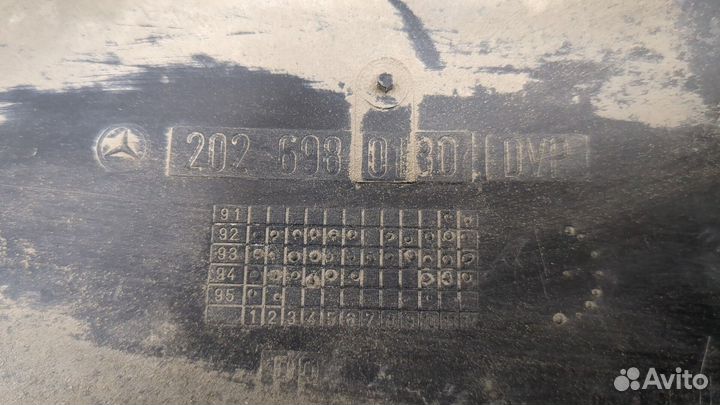 Защита арок (подкрылок) правая передняя Mercedes C W202