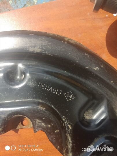 Поворотный кулак правый Меган 2 Б/У