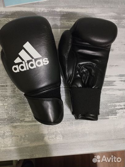 Боксерские перчатки