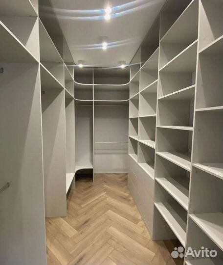 Гардеробная с зеркалом