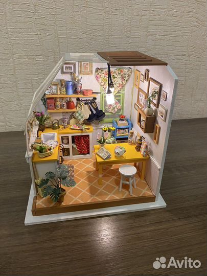 Кукольный домик с мебелью