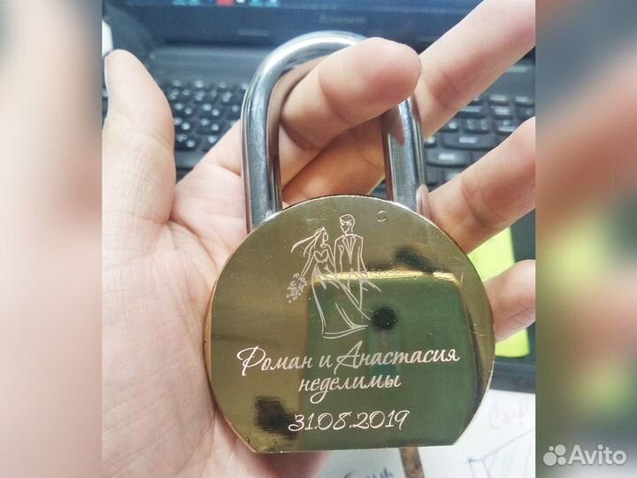 Лазерная гравировка на металле коже дереве