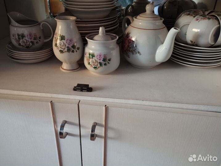 Наборы посуды и сервизы