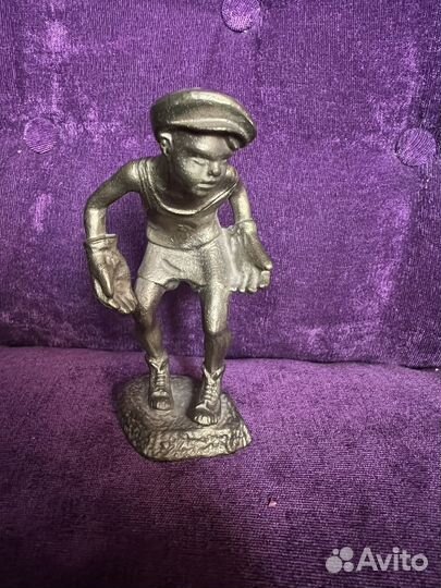 Бронзовая статуэтка