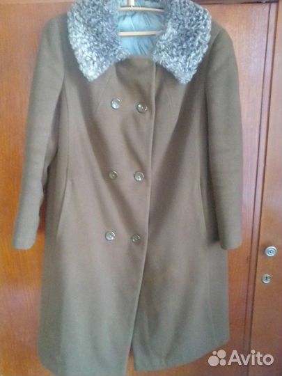 Пальто зимнее драповое с каракулевым воротником