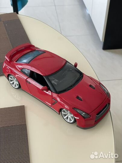 Nissan GT-R 1:18